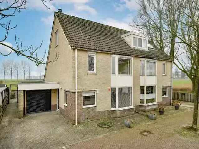 2-onder-1-kap woning Middelhoven: Ruime woning nabij recreatie en uitvalswegen