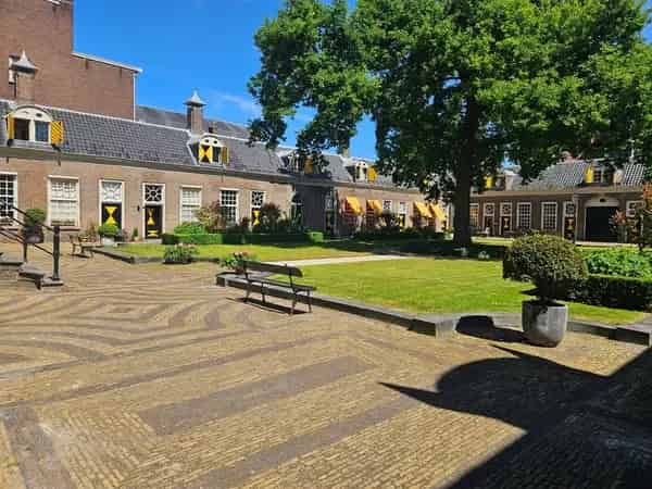 Appartement Jansweg Haarlem: Een Slaapkamer Hofje van Staats