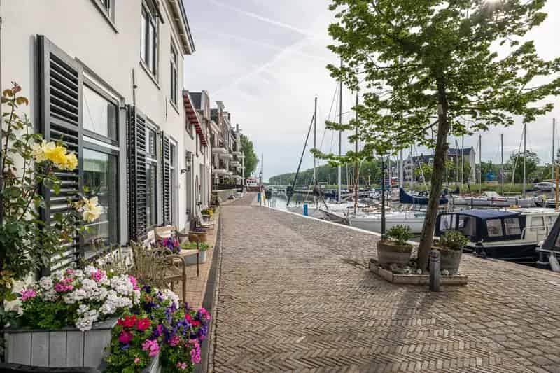 Herenhuis Middelharnis Havenzicht Garage Tuin Dakterras