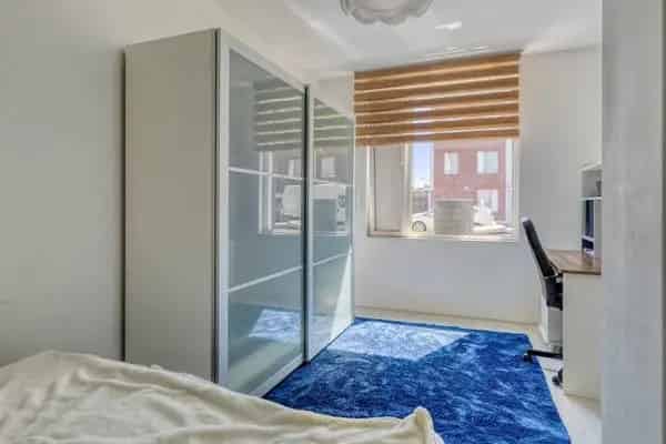 Gezinswoning 4 slaapkamers Gemeubileerd Parkeerplek Dakterras
