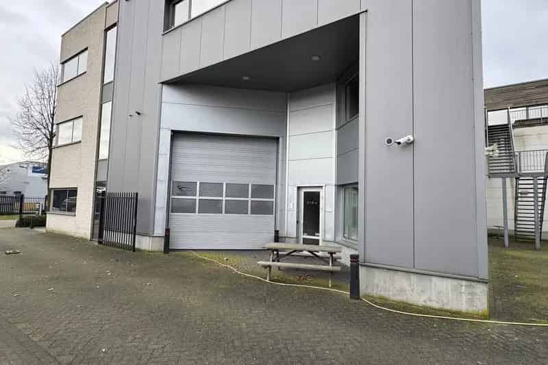 Bedrijfshal te Huur Oirschot 233m2 Kantoor 68m2