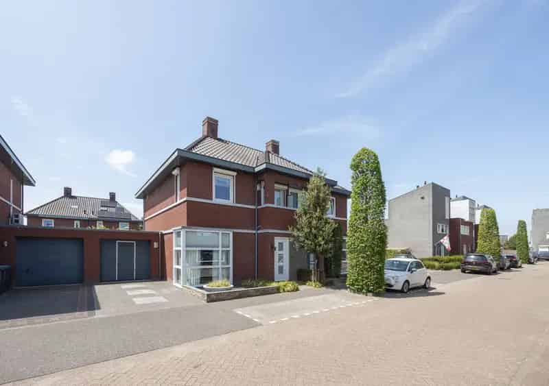 2 Onder 1 Kapwoning Sprundel 3 slaapkamers Garage