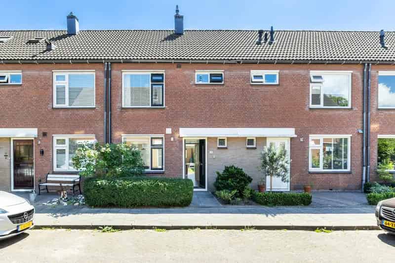 3 Slaapkamers Eengezinswoning Stompwijk Moderne Keuken Zonnige Tuin