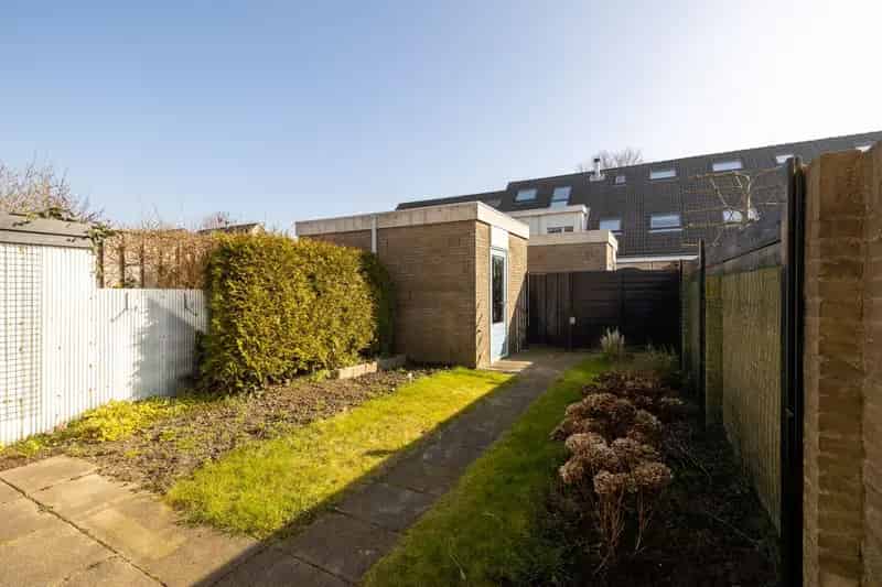 Huis te koop Dreeslaan Naaldwijk: Moderniseringsproject met grote tuin