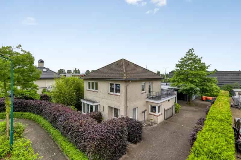 Bedrijfshal en Woning Kaatsheuvel: Wonen en Werken onder één Dak