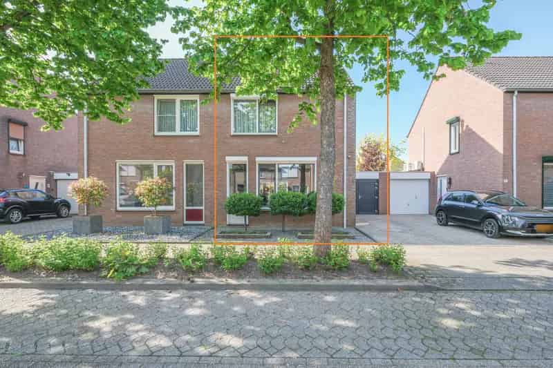 Moderne Tweekapper Susteren 4 slaapkamers Instapklaar