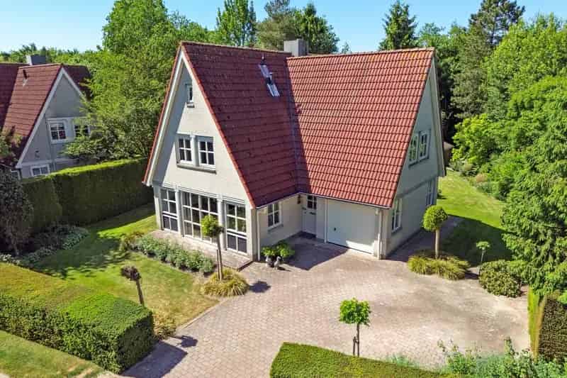 Villa te koop Almere Hout Villapark Vogelhorst Ruime tuin 4-5 slaapkamers
