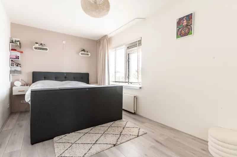 Appartement te koop Zwanenburg: 4 Kamer appartement 90m2