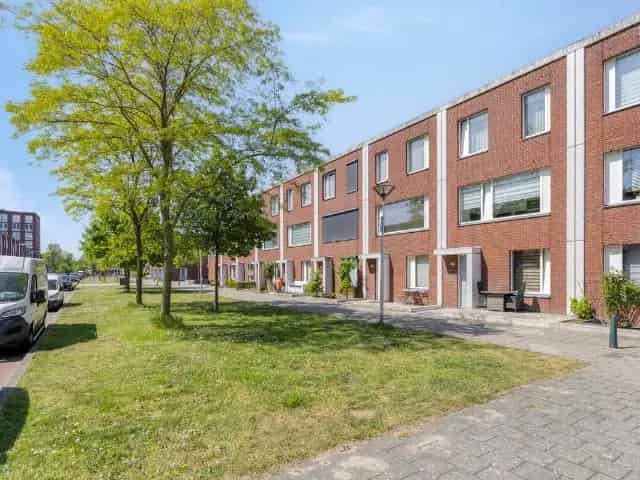 Gezinswoning 4 slaapkamers Zuidlarenstraat te huur