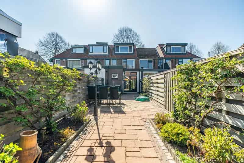 Tussenwoning Stompwijk 101m2 Diepe Tuin 3 Laags