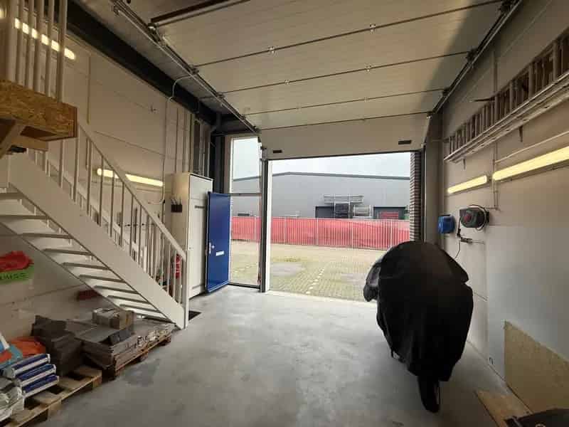 Bedrijfshal te Koop Delft Marconiweg 130m²