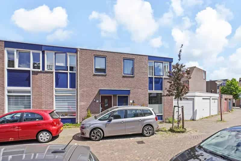 Huis te koop: Dr. G. Knuttelstraat 11 2552 LM Den Haag 