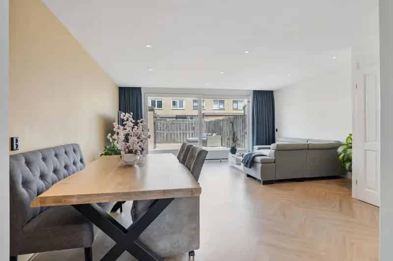 5 Slaapkamers, Dakterras & Tuin - Gerenoveerde Familiewoning Rokkeveen