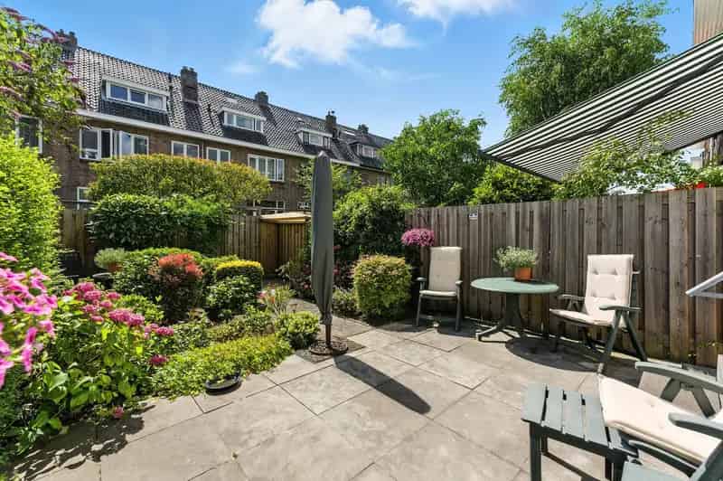 Jaren 30 Familiehuis Schiebroek 5 slaapkamers 195m2 tuin Kelder