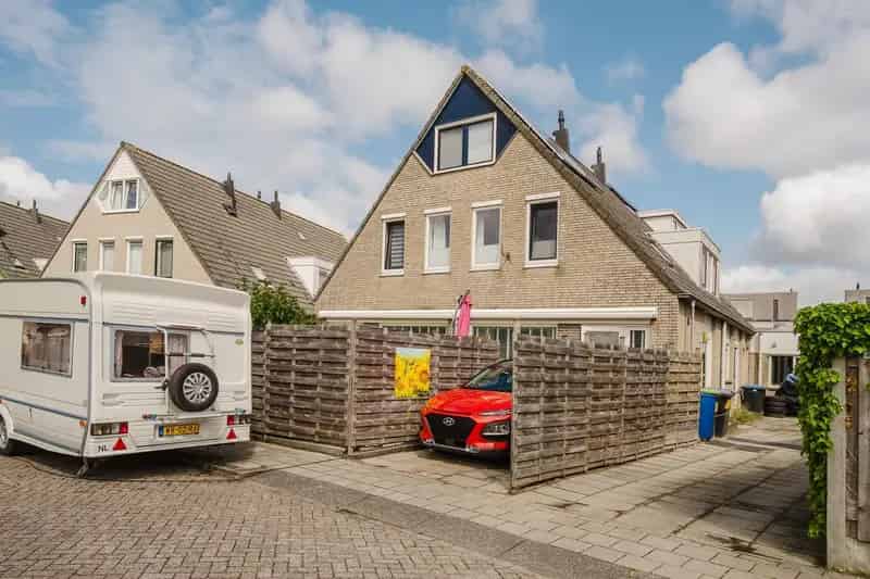 3-onder-1-kapwoning Maaswijk Ruime Tuin 3 Slaapkamers Zonnepanelen