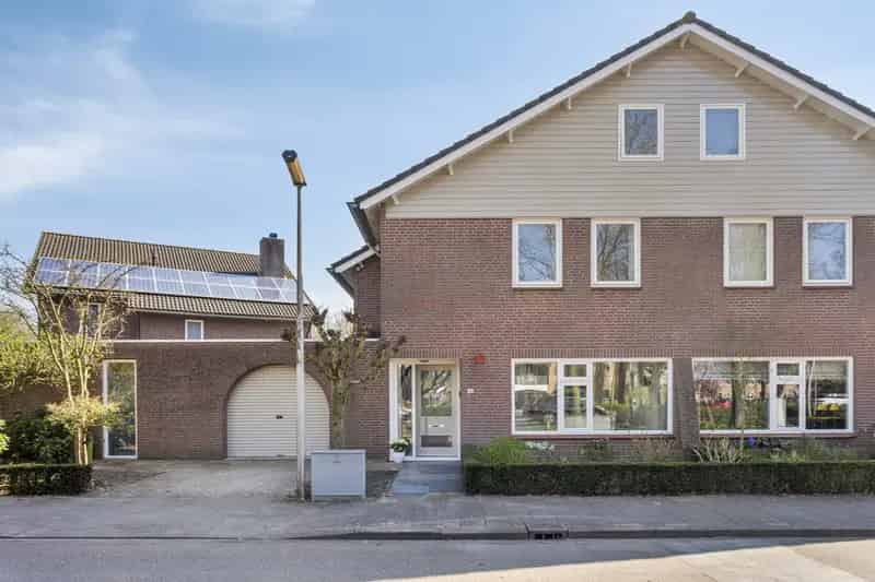 Ruime Tweekapper 5 Slaapkamers Drunen Grote Garage Diepe Tuin