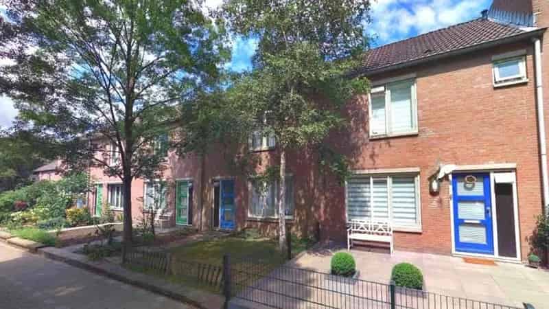 Tussenwoning 3 slaapkamers nabij station en Strijp S