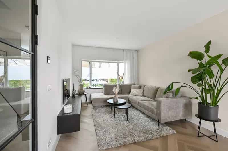 Huis te koop Koog aan de Zaan: Gerenoveerde Erkerwoning Bloemenbuurt