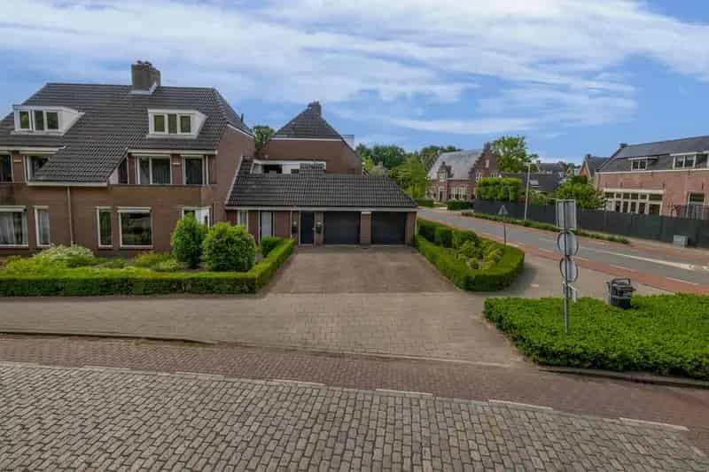 Maisonnette te koop Nieuwkuijk: Ruim, 2 slaapkamers, dakterras & garage