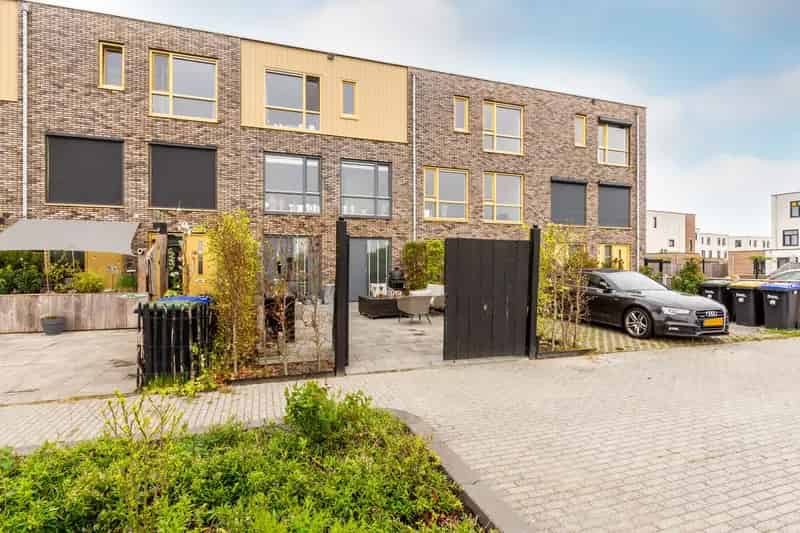 Huis te koop Lelystad Warande Ruime Grachtenwoning 3 slaapkamers