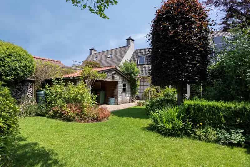Huis te koop Nistelrode: Ruime gezinswoning met 4 slaapkamers en 2 badkamers