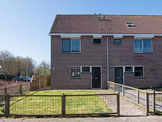 Hoekwoning te huur Winkel 3 slaapkamers garage tuin zonnepanelen