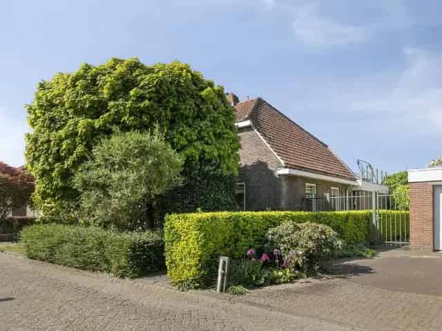 Jaren 30 Huis te Koop Barendrecht 102m2 Diepe Tuin 315m2
