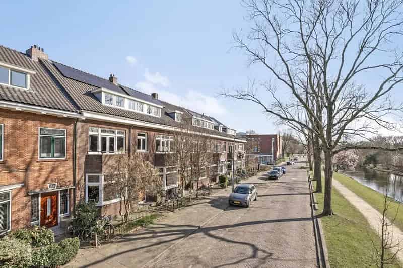 Statig Herenhuis Vliet 5 Slaapkamers Diepe Tuin 149m2