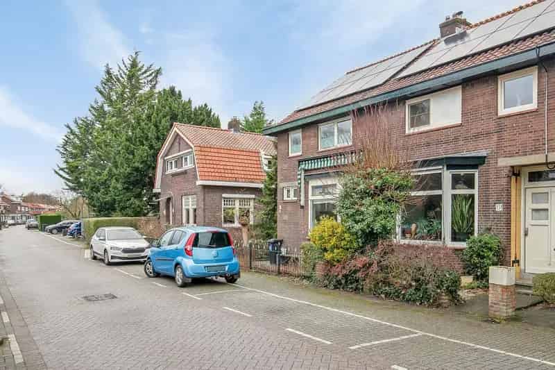 Jaren 30 woning Rotterdam IJsselmonde Ruime Tuin 3 slaapkamers
