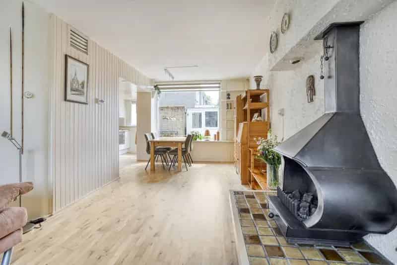 Tussenwoning 3 slaapkamers zonnige tuin kunststof kozijnen