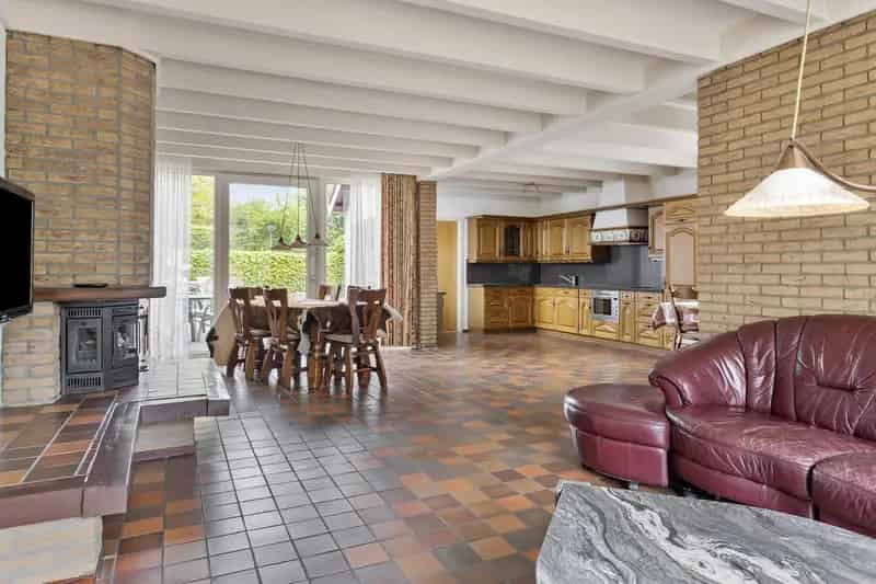 Ruime Tweekapper Heinkenszand 3 Slaapkamers Grote Tuin Garage