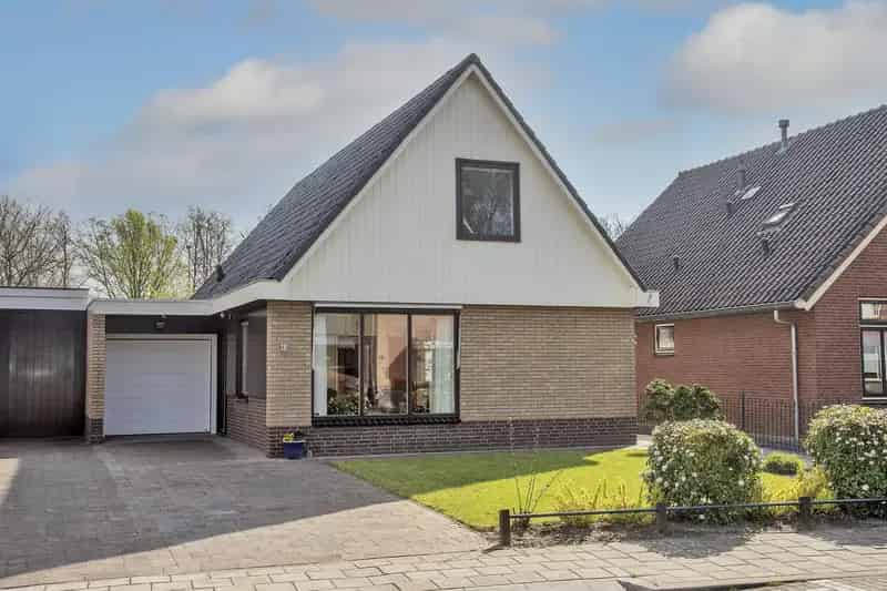 Ruime woning Delden hobbyruimte 3 slaapkamers badkamer begane grond