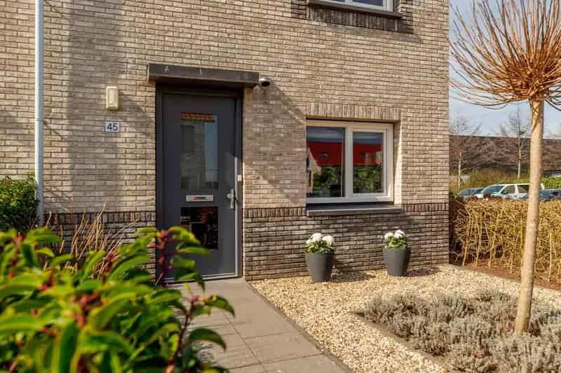 Ruime Eindwoning 4 Slaapkamers Vrouwenpolder
