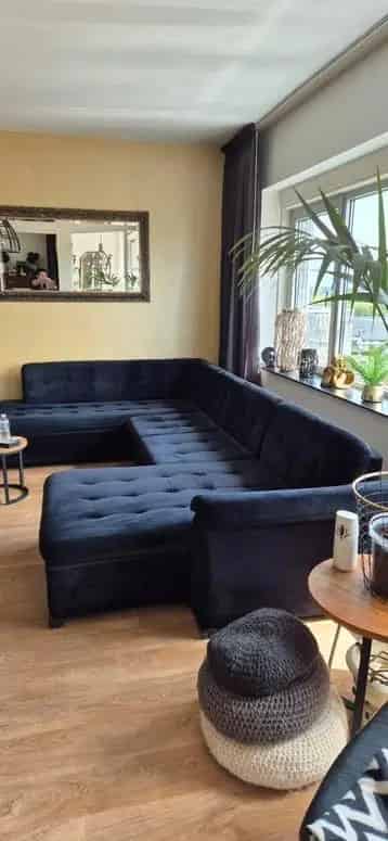 MOET WEG Zwarte Velvet U-Bankstel Nieuwstaat
