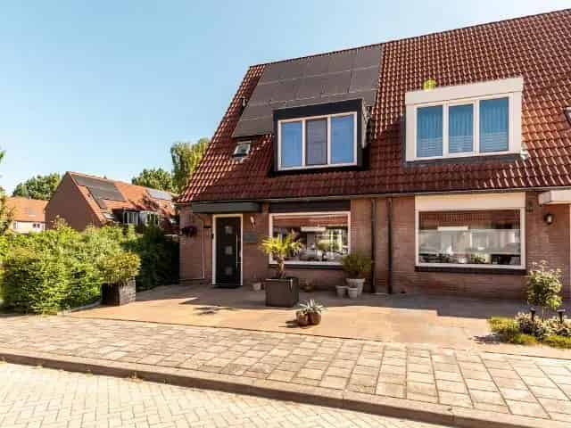 Hoekwoning Almere: 3 slaapkamers, serre & energielabel A