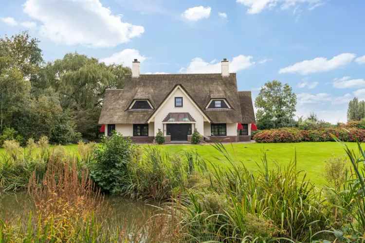 Rietgedekte Villa met Paardenstal Brielle