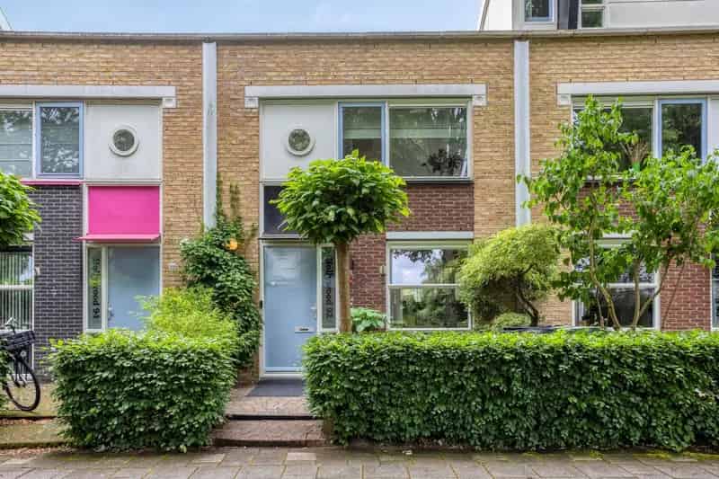 Split-level woning Almere: Moderne keuken, 2 slaapkamers, zonnige tuin