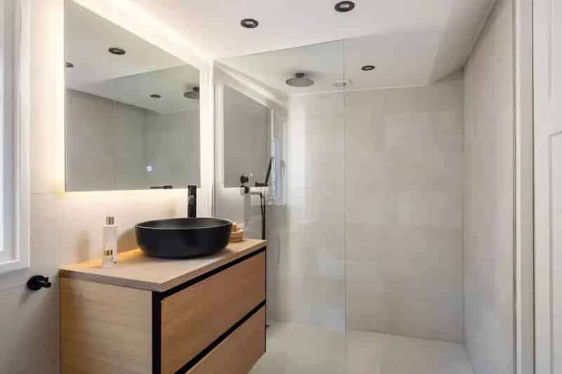 Huis te Koop Rotterdam Overschie: Luxe Gerenoveerde Woning 2 Slaapkamers