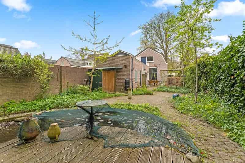 Huis te koop Oudenbosch: Ruim halfvrijstaand huis met garage en tuin
