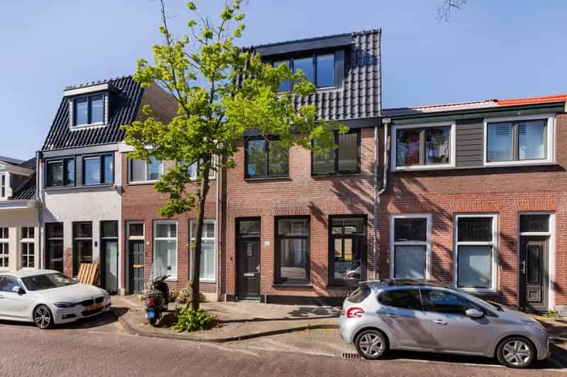 Huis te koop Haarlem: Gerenoveerde woning met 4 slaapkamers en tuin