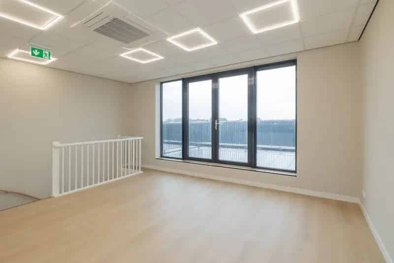 Bedrijfshal te Huur Roelofarendsveen 155m²