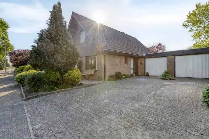 Ruime semi-bungalow te koop Zwartewaal