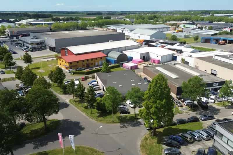 Bedrijfshal te huur Emmeloord Showroom Kantoren Opslag