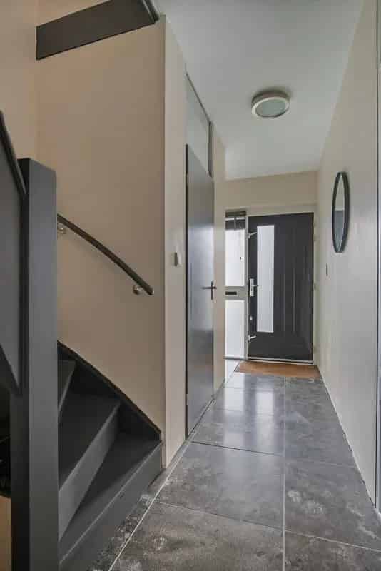 Familievriendelijk huis Hoogvliet Zuid  3 slaapkamers  Ruime zolder