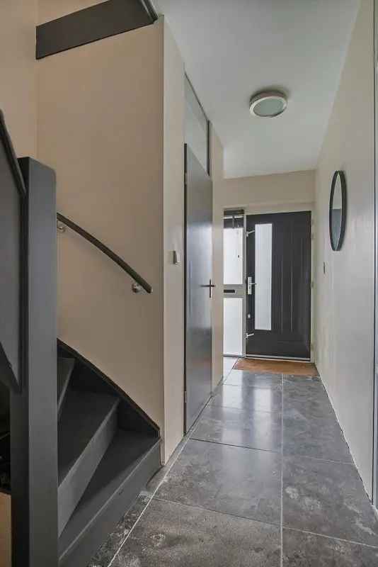Familievriendelijk huis Hoogvliet Zuid  3 slaapkamers  Ruime zolder