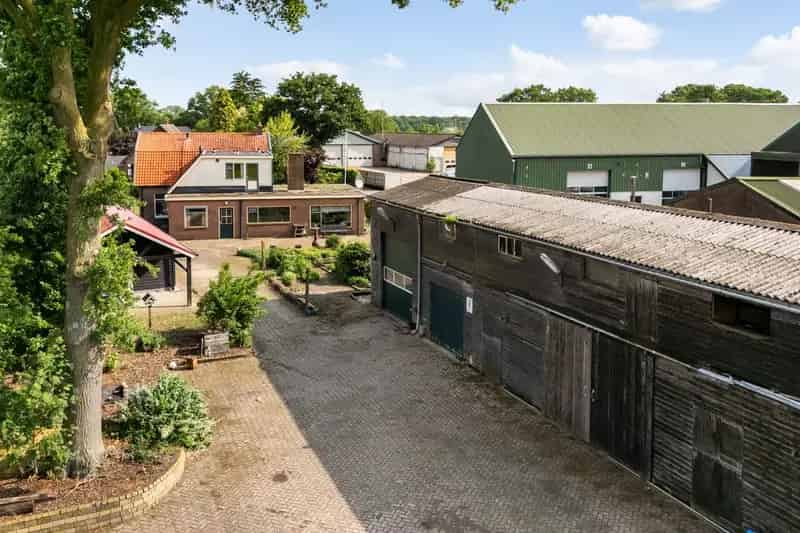Huis te koop Ermelo: Landelijk wonen met bijgebouwen en weiland