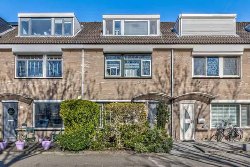 6 Kamer Woning met Tuin en Dakkapellen Nabij Alexandrium