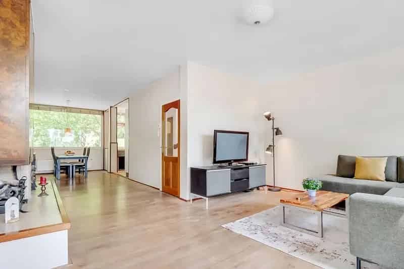 Huis te koop Buitenveldert: Royale 6 kamer hoekwoning met praktijkruimte