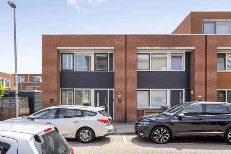 Moderne Eindwoning 3 Slaapkamers Zuidtuin Hoogvliet