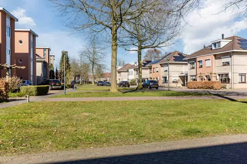 Huis te koop Scherpenzeel 4 slaapkamers moderne keuken tuin